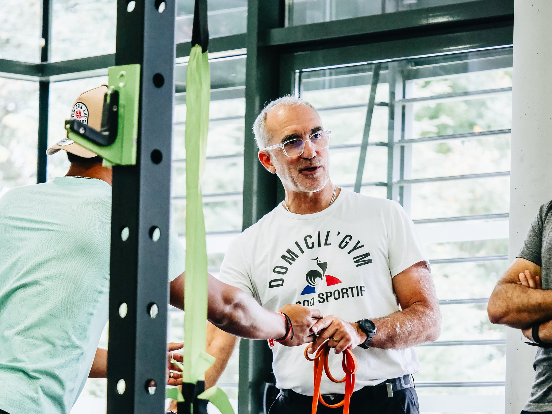 Formateur accompagnant les stagiaires CQP IF dans la salle de formation à Pin-Balma.
